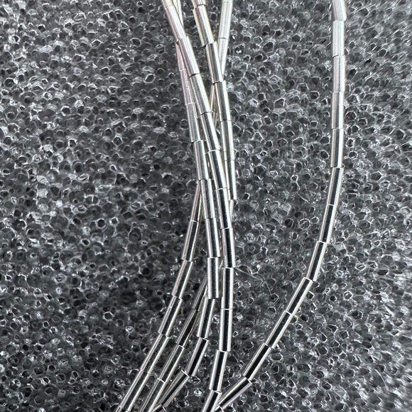 Running bear liquid silver choker style necklace - Picture 9 of 14